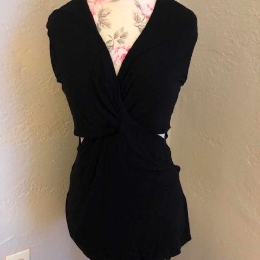 Glam Sexy Super soft Bailey 44 Twist Front Tee Night out